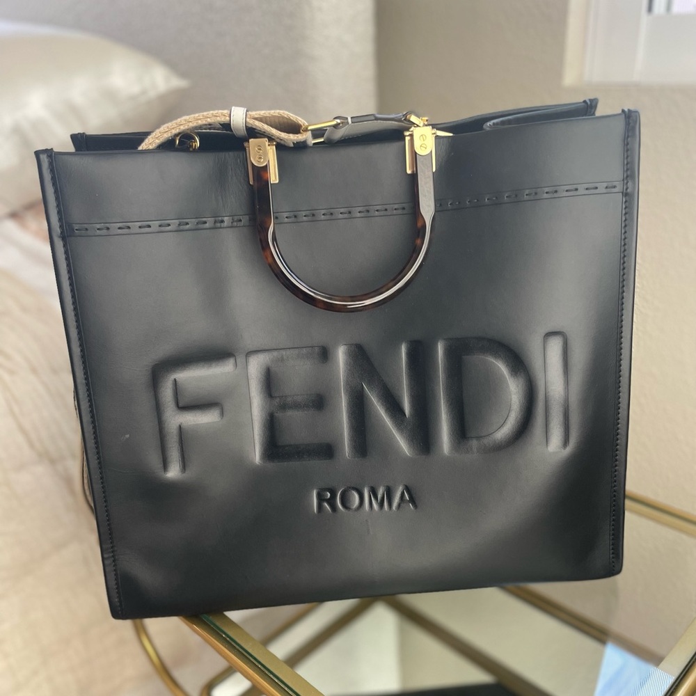 FENDI LARGE SUNSHINE TOTE WITH ADDED SHOULDER STRAP